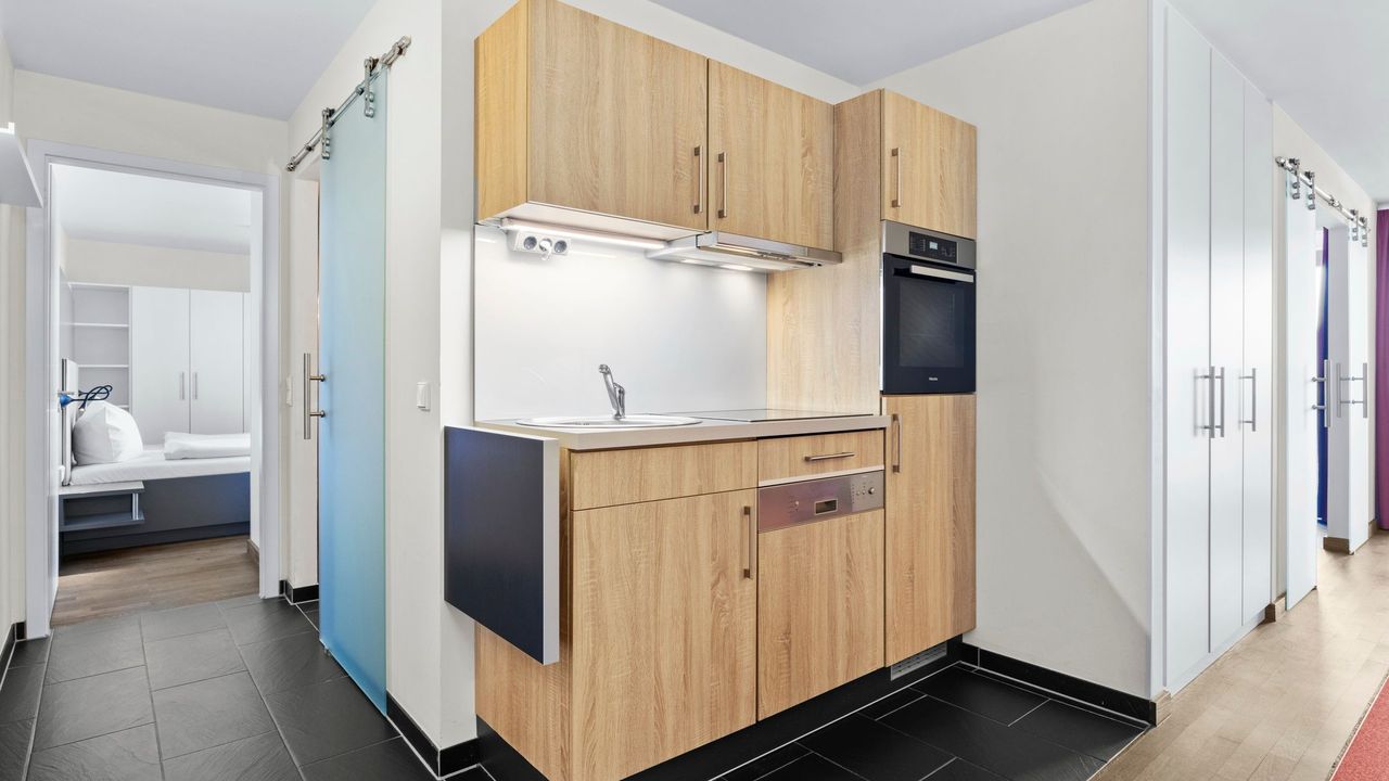 Küchenzeile mit Backofen Küchenzeile mit Backofen